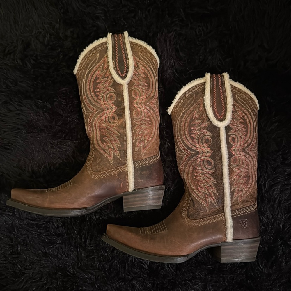 ARIAT Boots fleece lined size 8